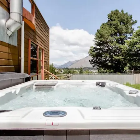 Hot Tub And Views Over Central Queenstown - Entire Holiday House